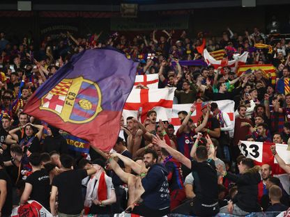 مشجعون لبرشلونة بعد فوزه على باريس سان جيرمان في ذهاب ربع نهائي دوري أبطال أوروبا - 10 أبريل 2024 - Reuters