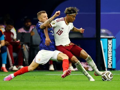 لامين يامال ولوكا دين خلال مباراة إسبانيا وفرنسا بنصف نهائي كأس العالم - 14 يوليو 2026 - Reuters