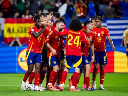 لاعبو إسبانيا يحتفلون بالتسجيل في مرمى إنجلترا في بطولة أوروبا "يورو 2024"- 20 يونيو 2024 - X/@SEFutbol