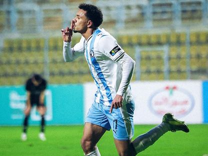 احتفال محمود زلاكة لاعب بيراميدز بتسجيل هدف في مرمى بتروجيت بكأس مصر - 17 مارس 2026 - X/@Pyramids F.C