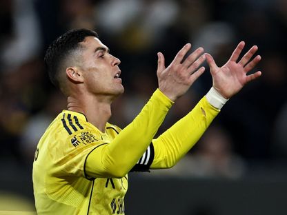 حسرة كريستيانو رونالدو نجم النصر بعد قبول الهدف الأول أمام القادسية في الدوري السعودي - 8 يناير 2026 - Reuters