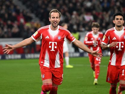 هاري كين مهاجم بايرن ميونيخ يحتفل بهدفه الثاني أمام شتوتغارت في الدوري الألماني - 6 ديسمبر 2025 - Reuters