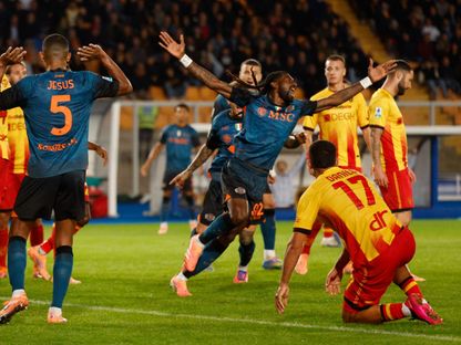 نابولي يعزز صدارته للدوري الإيطالي بفوز صعب على ليتشي