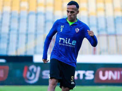ناصر منسي مهاجم الزمالك خلال الإحماء قبل مواجهة المصري البورسعيدي بالدوري المصري - 1 مايو 2025 - X@ZSCOfficial