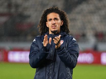 حنبعل المجبري لاعب تونس يحيي الجماهير بعد مباراة أوغندا بكأس الامم الإفريقية - 23 ديسمبر 2025 - REUTERS