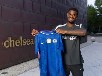 تشيلسي يضم المدافع هاتو.. أفضل موهبة بالدوري الهولندي