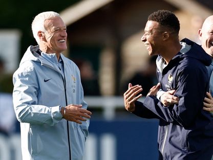 ديدييه ديشان وكيليان مبابي من تدريبات المنتخب الفرنسي - 1 سبتمبر 2025 - Reuters