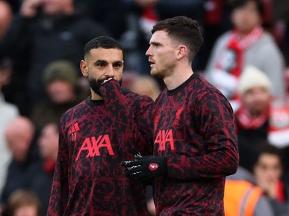 محمد صلاح وأندرو روبرتسون قبل مباراة ليفربول وبرايتون بالدوري الإنجليزي الممتاز - 13 ديسمبر 2025 - Reuters