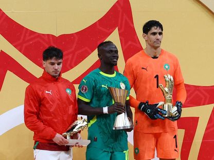 ياسين بونو وساديو ماني وبراهيم دياز خلال توزيع جوائز اللاعبين بنهائي كأس أمم إفريقيا - 18 يناير 2026 - Reuters