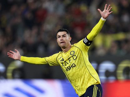كريستيانو رونالدو يحتفل بهدف سجله محمد سيماكان وألغاه الحكم خلال مواجهة التعاون بالدوري السعودي - 26 يناير 2026 - REUTERS
