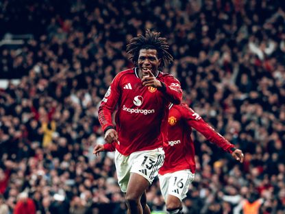 باتريك دورغو لاعب مانشستر يونايتد يحتفل بهدفه في مرمى مانشستر سيتي في الدوري الإنجليزي الممتاز - 17 يناير 2026 - X/@ManUtd