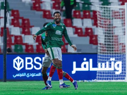 اختفال مختار علي لاعب الاتفاق بتسجيل هدف في مرمى ضمك بالدوري السعودي - 6 فبراير 2026 - X/@StatsSPL