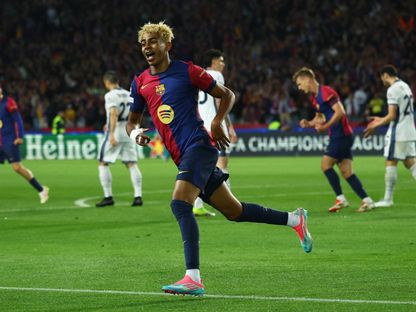لامين يامال لاعب برشلونة يحتفل بهدفه في مرمى إنتر ميلان في دوري أبطال أوروبا - 30 أبريل 2025 - Reuters