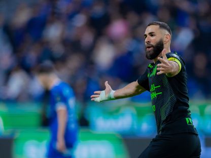 كريم بنزيما نجم الاتحاد يحتفل بتسجيل هدف في مرمى الهلال بربع نهائي كأس الملك - 7 يناير 2025 - X/@KingCupSA