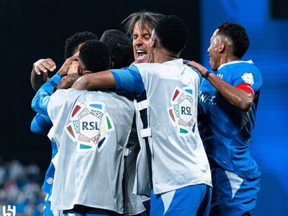 سيموني إنزاغي مدرب الهلال يحتفل مع لاعبيه بهدف أمام الاتحاد - 10 أكتوبر 2026 - x@Alhilal_FC
