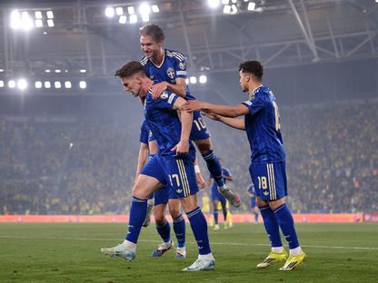 فيكتور غيوكيريس مهاجم السويد يحتفل بهدفه الأول في مرمى أوكرانيا في ملحق تصفيات كأس العالم - 26 مارس 2026 - Reuters