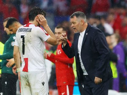 ويلي سانيول وخفيتشا كفاراتسخيليا خلال مباراة جورجيا وتركيا بكأس أمم أوروبا - 18 يونيو 2024 - Reuters