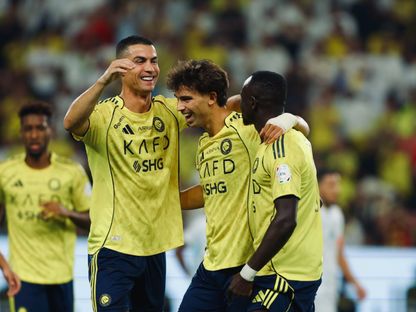 جواو فيلكس يحتفل بهدفه مع النصر أمام الفتح برفقة كريستيانو رونالدو وساديو ماني بالدوري السعودي - 18 أكتوبر 2025 - x@AlNassrFC