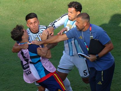 شجار بين لياندرو باريديس وبابلو غافي بعد نهائي كأس العالم بين إسبانيا والأرجنتين - 19 يوليو 2026 - Reuters