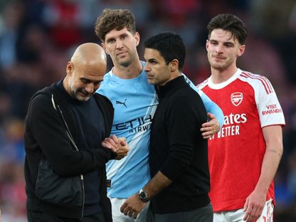 ميكيل أرتيتا مدرب أرسنال مع بيب غوارديولا مدرب مانشستر سيتي بعد مواجهة الفريقين في الدوري الإنجليزي الممتاز - 21 سبتمبر 2025 - Reuters