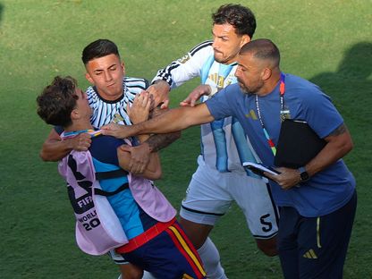 شجار بين لياندرو باريديس وبابلو غافي بعد نهائي كأس العالم بين إسبانيا والأرجنتين - 19 يوليو 2026 - Reuters