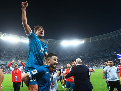 احتفال لاعبي العراق بالتأهل للملحق العالمي بعد الفوز على الإمارات - 18 نوفمبر 2025 - FB/@Iraq National Team