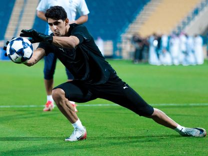 الدولي المغربي ياسين بونو حارس نادي الهلال السعودي - 2 نوفمبر 2025 - X/@Alhilal_FC