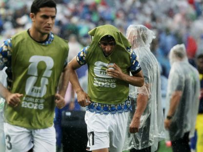 أمطار غزيرة خلال لقاء فرنسا والعراق بكأس العالم - 22 يونيو 2026 - Reuters