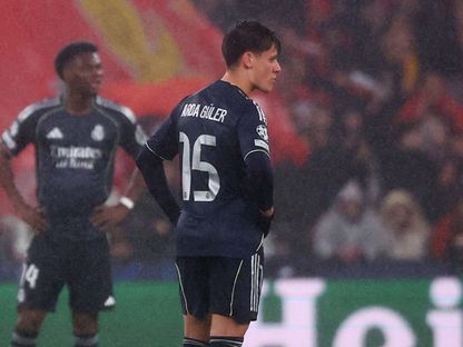 أردا غولر يقلّد فينيسيوس ويغضب من ألفارو أربيلوا أمام بنفيكا