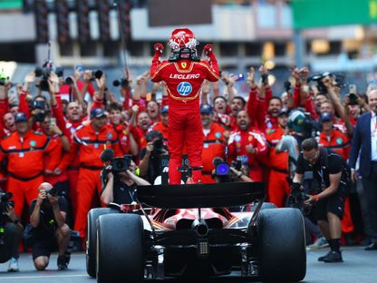 سائق فيراري شارل لوكلير بعد فوزه بسباق جائزة موناكو الكبرى في بطولة العالم للفورمولا 1 - 26 مايو 2024 - X/@F1