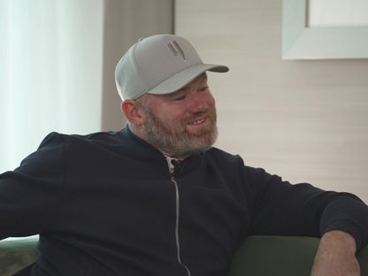 واين روني أثناء مقابلته في بوداكست ريو فيرديناند - 24 سبتمبر 2025 - X/RioMeets