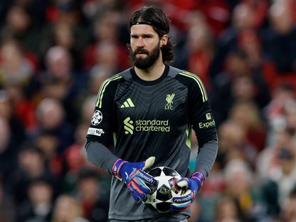 حارس ليفربول أليسون بيكر  بمباراة غلطة سراي في دوري أبطال أوروبا - 18 مارس 2026 - Reuters