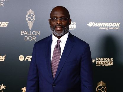 الليبيري جورج ويا نجم الكرة الإفريقية السابق عند وصوله حفل جائزة الكرة الذهبية في فرنسا - 28 أكتوبر 2024 - Reuters