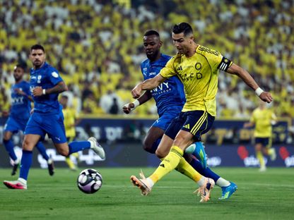 كريستيانو رونالدو قائد النصر يسدد الكرة بمواجهة الهلال في دوري روشن السعودي - 12 مايو 2026 - Reuters
