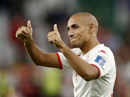 وهبي الخزري يحيي الجماهير بعد نهاية مباراة تونس وفرنسا بكأس العالم - 30 نوفمبر 2022 - REUTERS