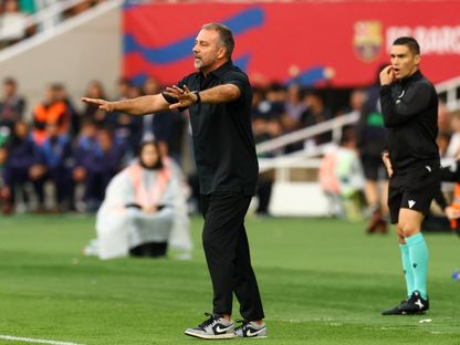 هانزي فليك مدرب برشلونة خلال لقاء جيرونا بالدوري الإسباني - 18 أكتوبر 2025 - Reuters