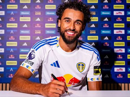 المهاجم دومينيك كالفرت-لوين يوقع على عقده مع ليدز يونايتد - 15 أغسطس 2025 - leedsunited.com