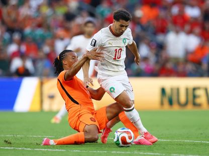 براهيم دياز يتخطى ناثان آكي في لقاء المغرب وهولندا بكأس العالم - 29 يونيو 2026 - Reuters