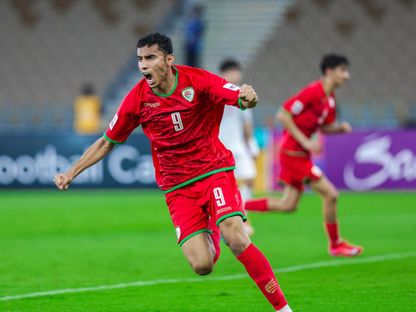 أحمد العمراني لاعب عمان يحتفل بتسجيل هدف في مرمى إيران بكأس آسيا تحت 17 عاماً - 8 أبريل 2025 - X/@Oman_NT