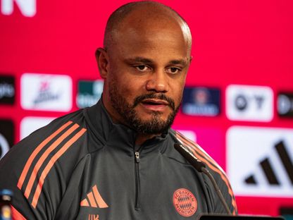 مدرب بايرن ميونيخ فينسنت كومباني خلال مؤتمر صحفي قبل مباراة هايدنهايم في الدوري الألماني - 1 مايو 2026 - X@FCBayernEN