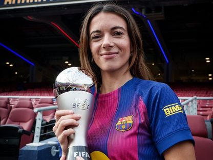 أيتانا بونماتي نجمة برشلونة تحمل جائزة "ذا بيست" لأفضل لاعبة في العالم - 16 ديسمبر 2025 - X@FCBarcelona