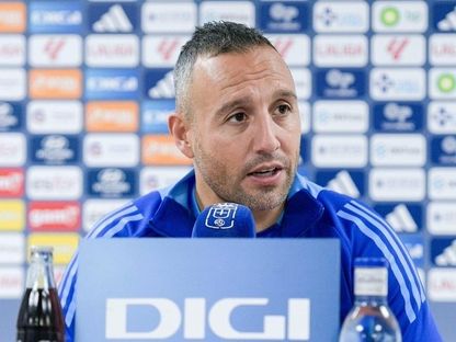 لاعب ريال أوفييدو سانتي كازورلا خلال مؤتمر صحفي - 2 ديسمبر 2024 - X@RealOviedo