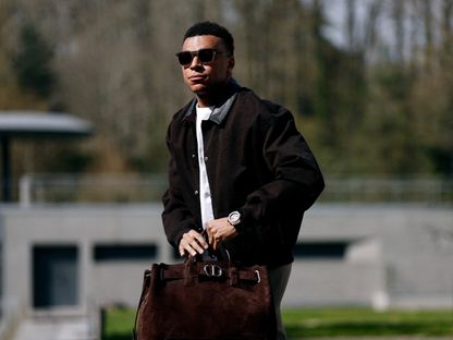 كيليان مبابي أثناء وصوله لمعسكر المنتخب الفرنسي في مركز كليرفونتان - 23 مارس 2026 - Reuters