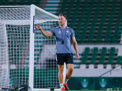 ماتياس يايسله مدرب الأهلي السعودي في حصة تدريبية - 15 أكتوبر 2024 - X/@ALAHLI_FC