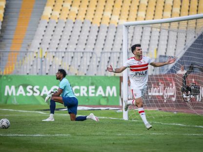 أحمد مصطفى "زيزو" لاعب الزمالك يحتفل بعد تسجيله هدفاً من ركلة جزاء في شباك فاركو - 3 يوليو 2024 - AWB