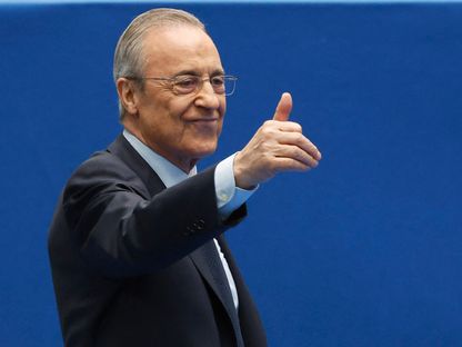 رئيس ريال مدريد فلورنتينو بيريز قبل تقديم كيليان مبابي في ملعب "سانتياغو برنابيو" - 16 يوليو 2024 - Reuters