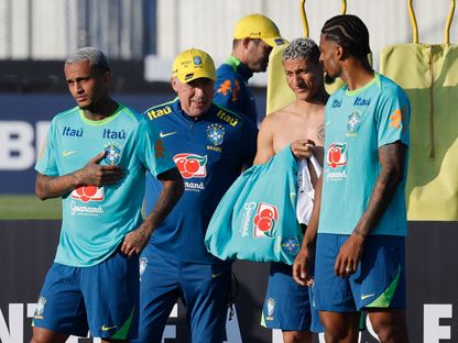 كارلو أنشيلوتي خلال أول تدريب يقوده لمنتخب البرازيل - 2 يونيو 2025 - Reuters