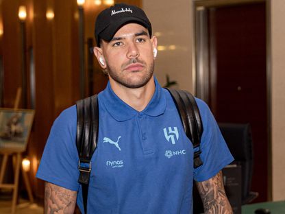 ثيو هيرنانديز مدافع الهلال لحظة التوجه إلى الملعب لمواجهة الخليج بالدوري السعودي - 28 أغسطس 2026 - X/@Alhilal_FC