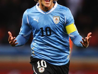 دييغو فورلان هداف أوروغواي السابق أثناء مشاركته في كأس العالم 2010 - X@DiegoForlan7