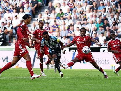 جو ويلوك لاعب نيوكاسل يسجل في مرمى ليفربول بالدوري الإنجليزي - 23 أغسطس 2026 - Reuters